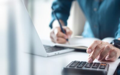 Πώς να συγκρίνετε προσφορές από λογιστές και τι να ρωτήσετε πριν συνεργαστείτε